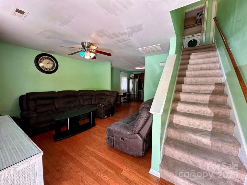 4927 Curtiswood Drive, Charlotte, NC 28213.  MLS# CAR4243585, YatesRealty ID 4572. 