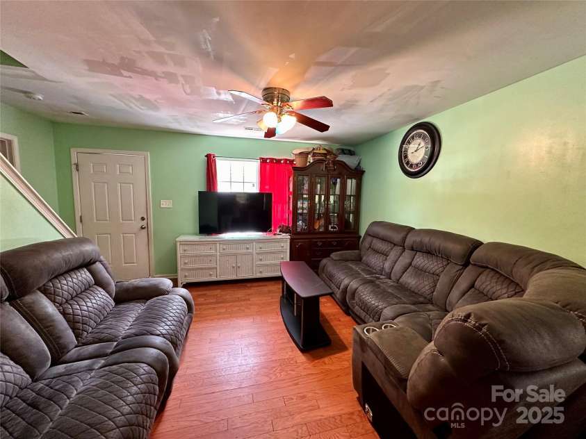 4927 Curtiswood Drive, Charlotte, NC 28213.  MLS# CAR4243585, YatesRealty ID 4572. 
