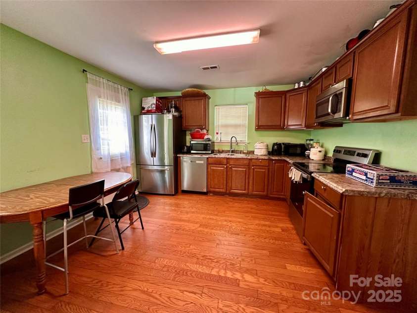 4927 Curtiswood Drive, Charlotte, NC 28213.  MLS# CAR4243585, YatesRealty ID 4572. 