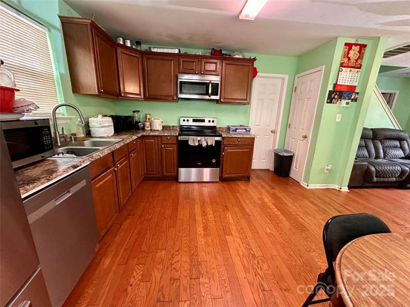4927 Curtiswood Drive, Charlotte, NC 28213.  MLS# CAR4243585, YatesRealty ID 4572. 