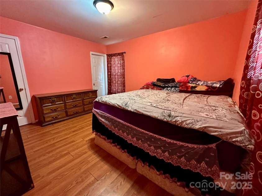 4927 Curtiswood Drive, Charlotte, NC 28213.  MLS# CAR4243585, YatesRealty ID 4572. 