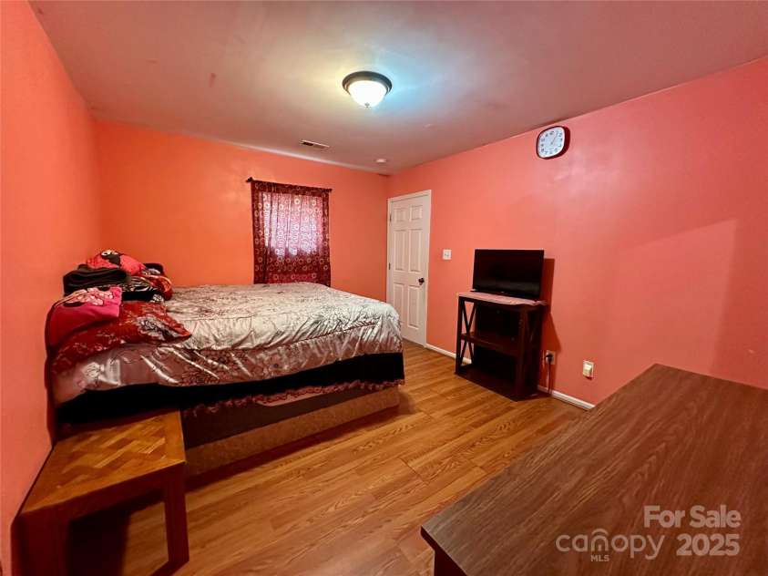 4927 Curtiswood Drive, Charlotte, NC 28213.  MLS# CAR4243585, YatesRealty ID 4572. 