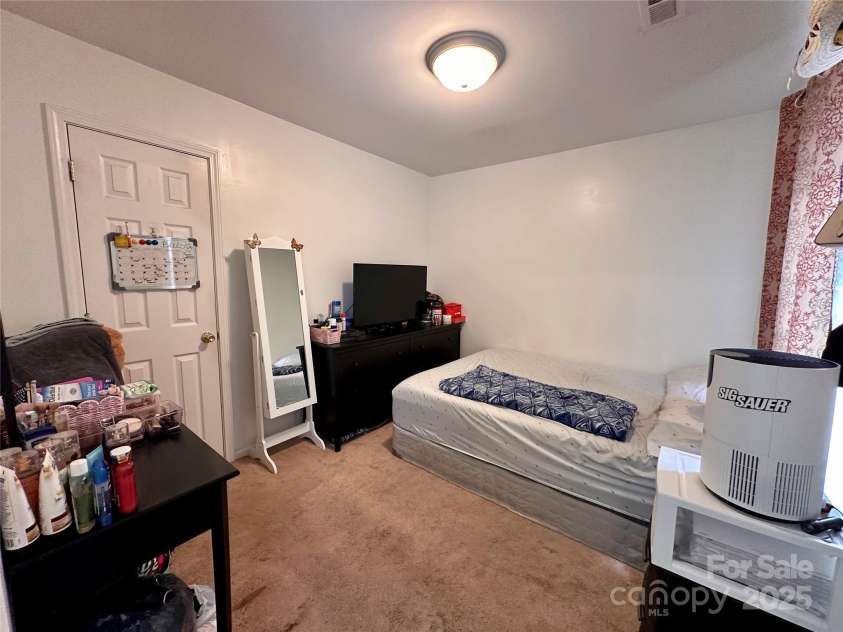 4927 Curtiswood Drive, Charlotte, NC 28213.  MLS# CAR4243585, YatesRealty ID 4572. 