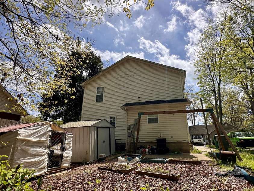 4927 Curtiswood Drive, Charlotte, NC 28213.  MLS# CAR4243585, YatesRealty ID 4572. 