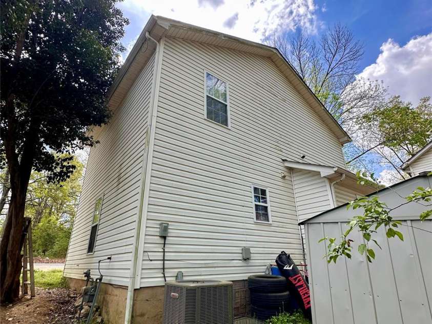 4927 Curtiswood Drive, Charlotte, NC 28213.  MLS# CAR4243585, YatesRealty ID 4572. 
