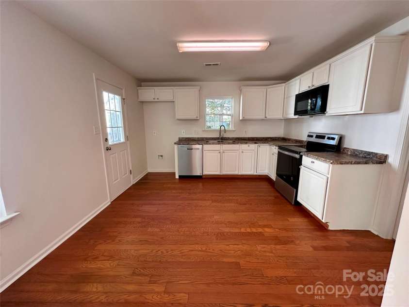 4927 Curtiswood Drive, Charlotte, NC 28213.  MLS# CAR4243585, YatesRealty ID 4572. 