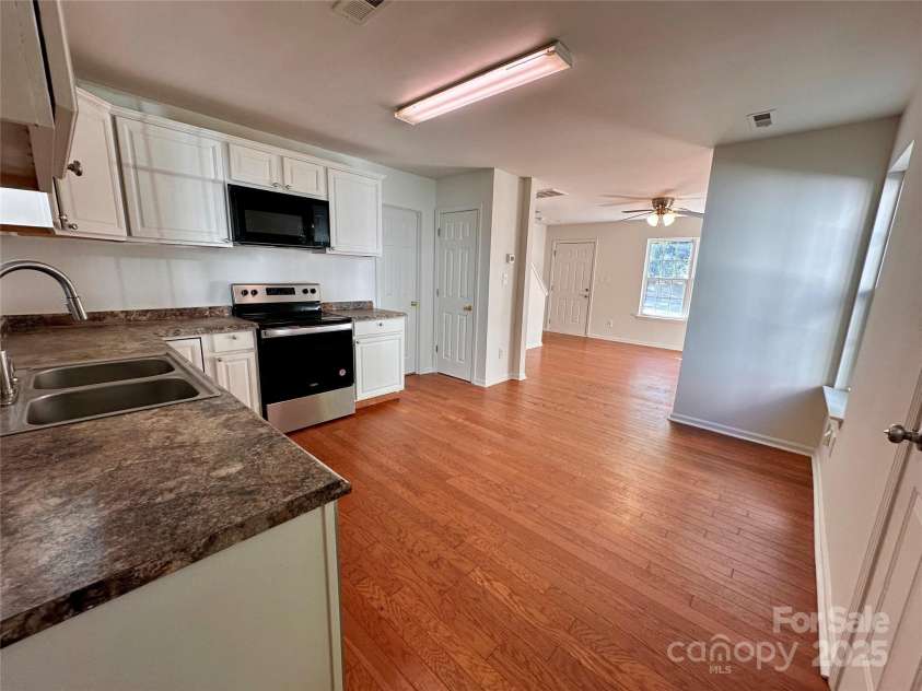 4927 Curtiswood Drive, Charlotte, NC 28213.  MLS# CAR4243585, YatesRealty ID 4572. 