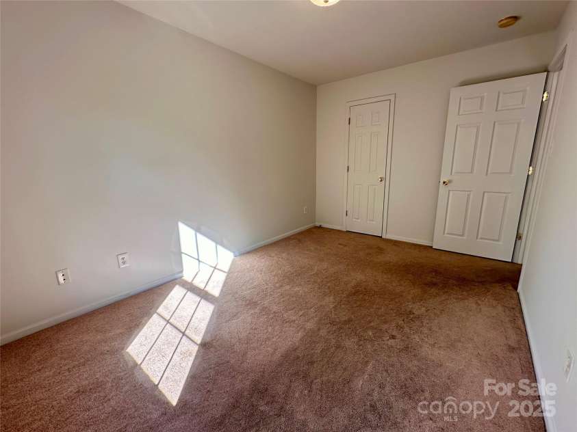 4927 Curtiswood Drive, Charlotte, NC 28213.  MLS# CAR4243585, YatesRealty ID 4572. 