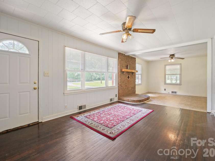 147 Oakdale Circle, Mocksville, NC 27028.  MLS# CAR4412099, YatesRealty ID 45720. 