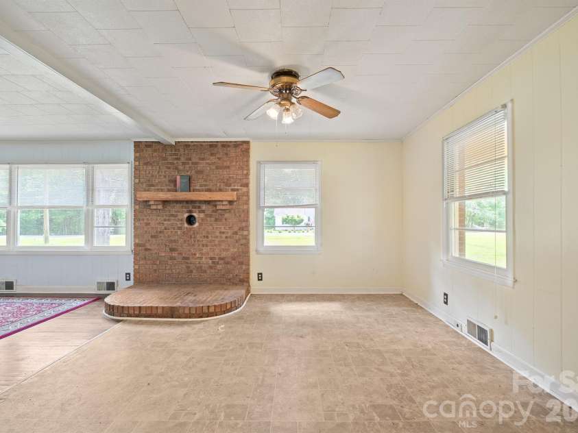 147 Oakdale Circle, Mocksville, NC 27028.  MLS# CAR4412099, YatesRealty ID 45720. 