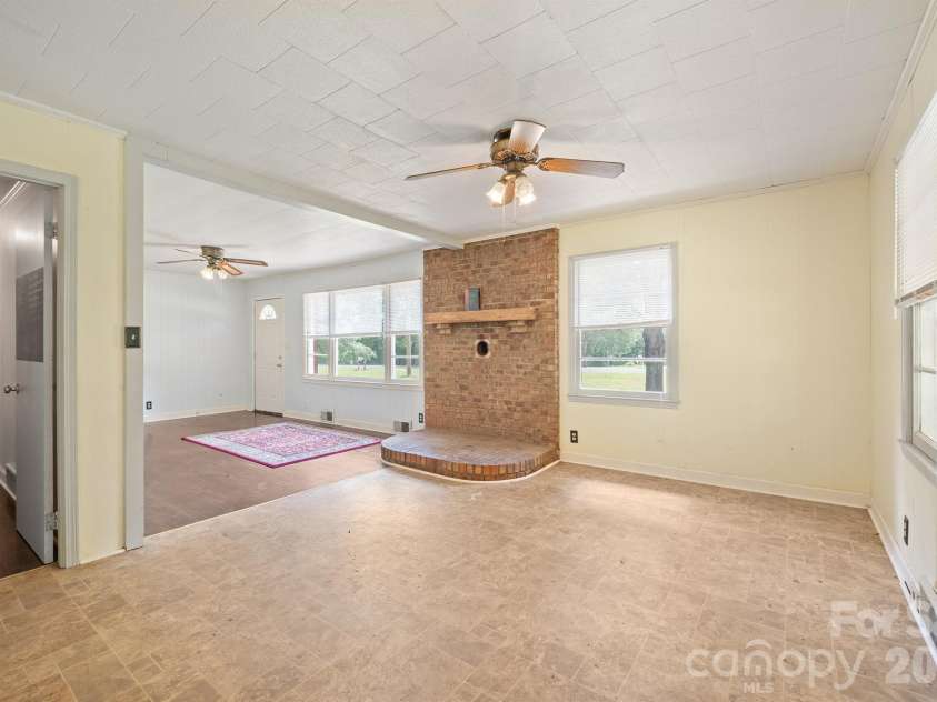 147 Oakdale Circle, Mocksville, NC 27028.  MLS# CAR4412099, YatesRealty ID 45720. 