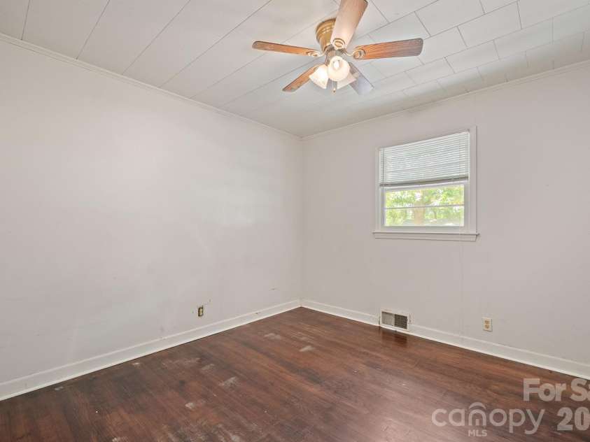 147 Oakdale Circle, Mocksville, NC 27028.  MLS# CAR4412099, YatesRealty ID 45720. 