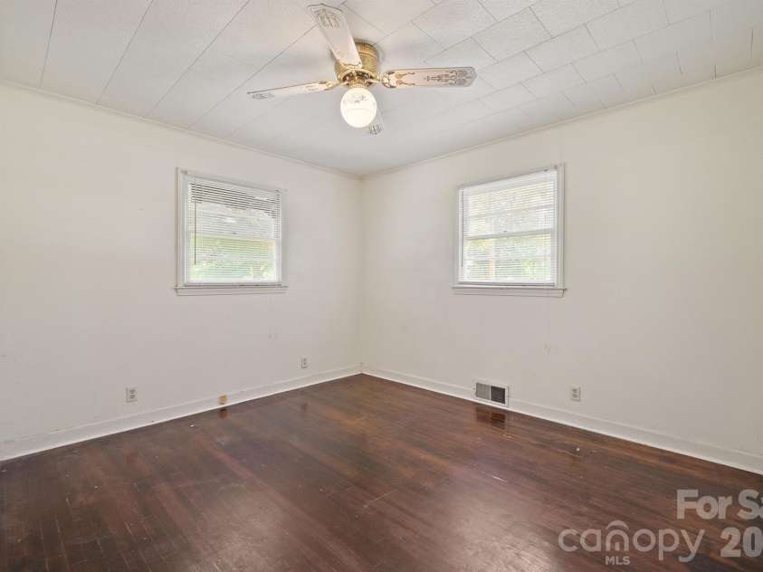 147 Oakdale Circle, Mocksville, NC 27028.  MLS# CAR4412099, YatesRealty ID 45720. 