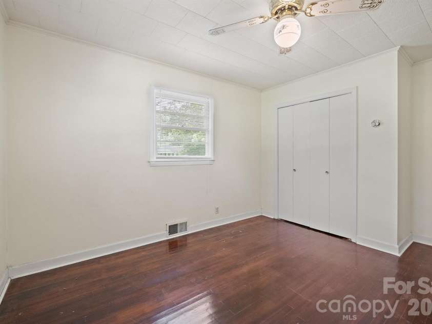 147 Oakdale Circle, Mocksville, NC 27028.  MLS# CAR4412099, YatesRealty ID 45720. 