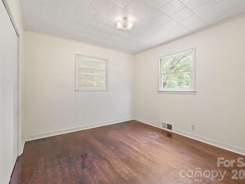 147 Oakdale Circle, Mocksville, NC 27028.  MLS# CAR4412099, YatesRealty ID 45720. 