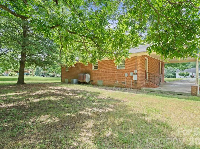 147 Oakdale Circle, Mocksville, NC 27028.  MLS# CAR4412099, YatesRealty ID 45720. 