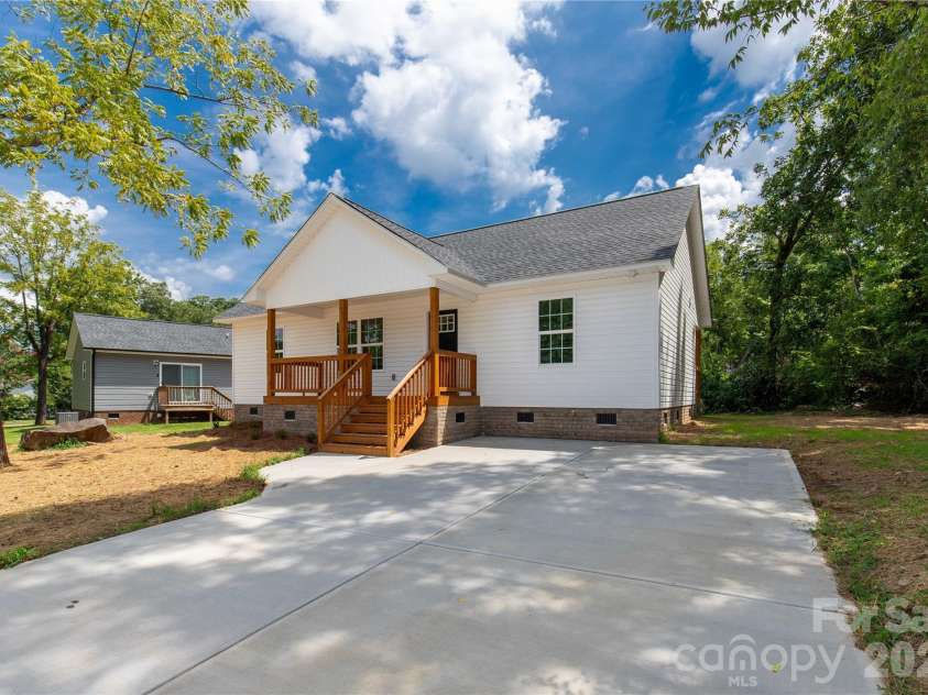 815 Spruce Street, Rock Hill, SC 29730.  MLS# CAR4416830, YatesRealty ID 45727. 