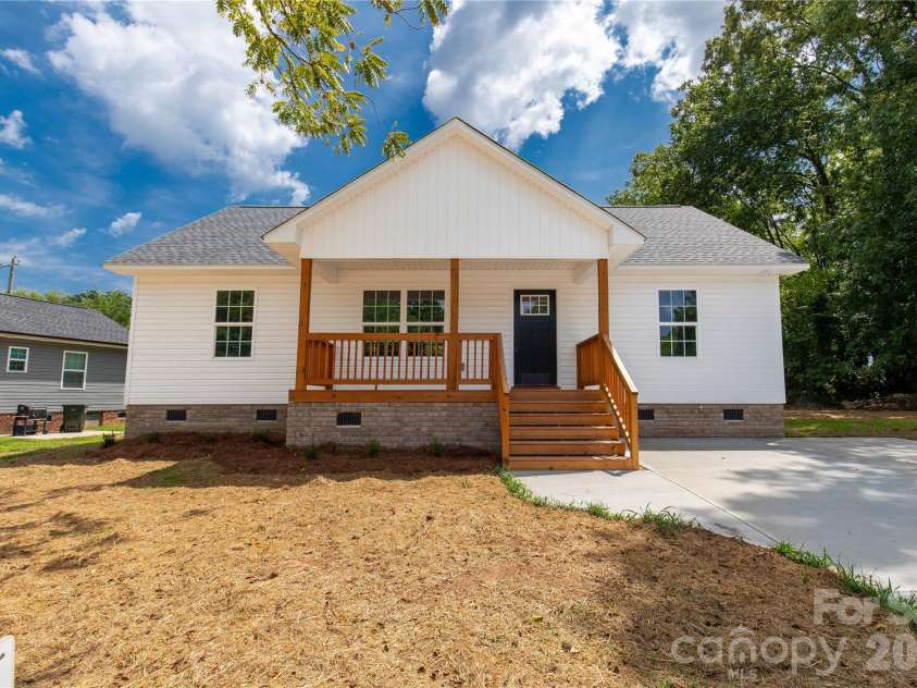 815 Spruce Street, Rock Hill, SC 29730.  MLS# CAR4416830, YatesRealty ID 45727. 