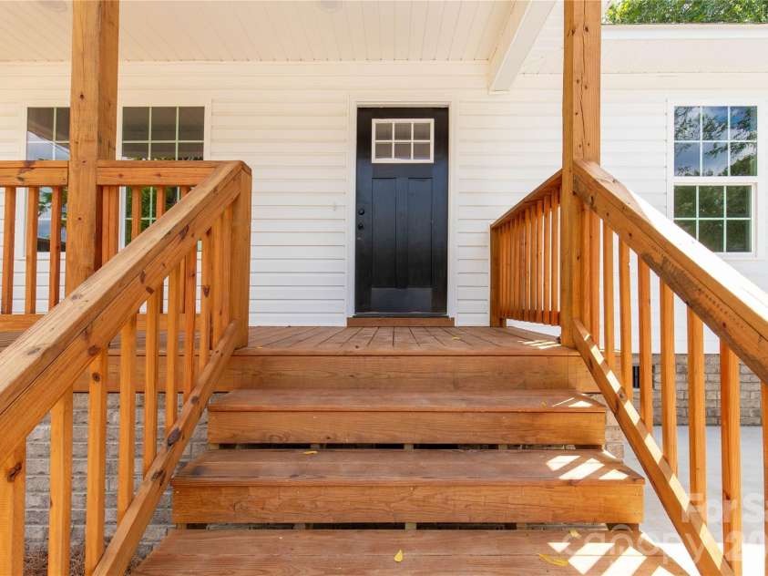 815 Spruce Street, Rock Hill, SC 29730.  MLS# CAR4416830, YatesRealty ID 45727. 