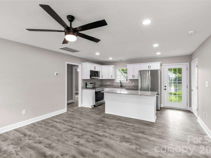 815 Spruce Street, Rock Hill, SC 29730.  MLS# CAR4416830, YatesRealty ID 45727. 