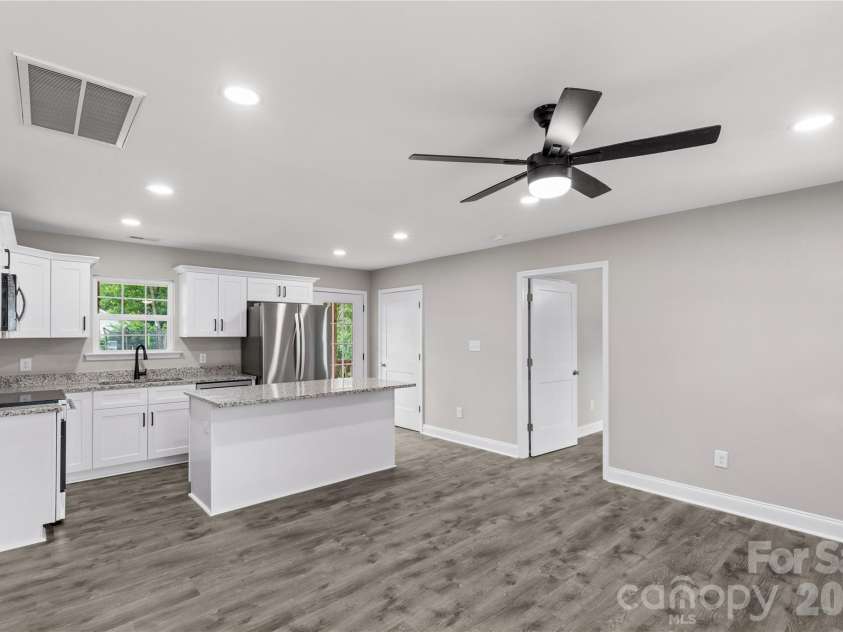 815 Spruce Street, Rock Hill, SC 29730.  MLS# CAR4416830, YatesRealty ID 45727. 