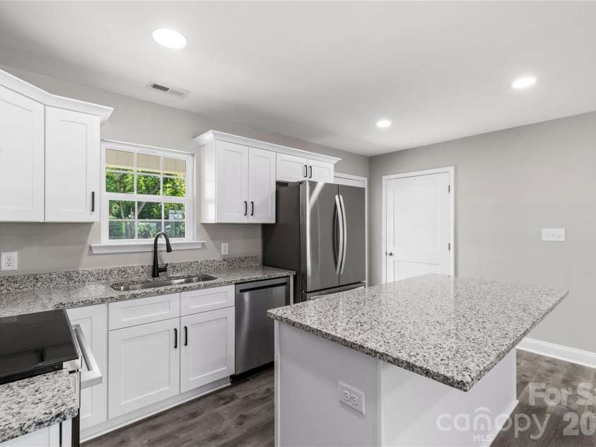 815 Spruce Street, Rock Hill, SC 29730.  MLS# CAR4416830, YatesRealty ID 45727. 