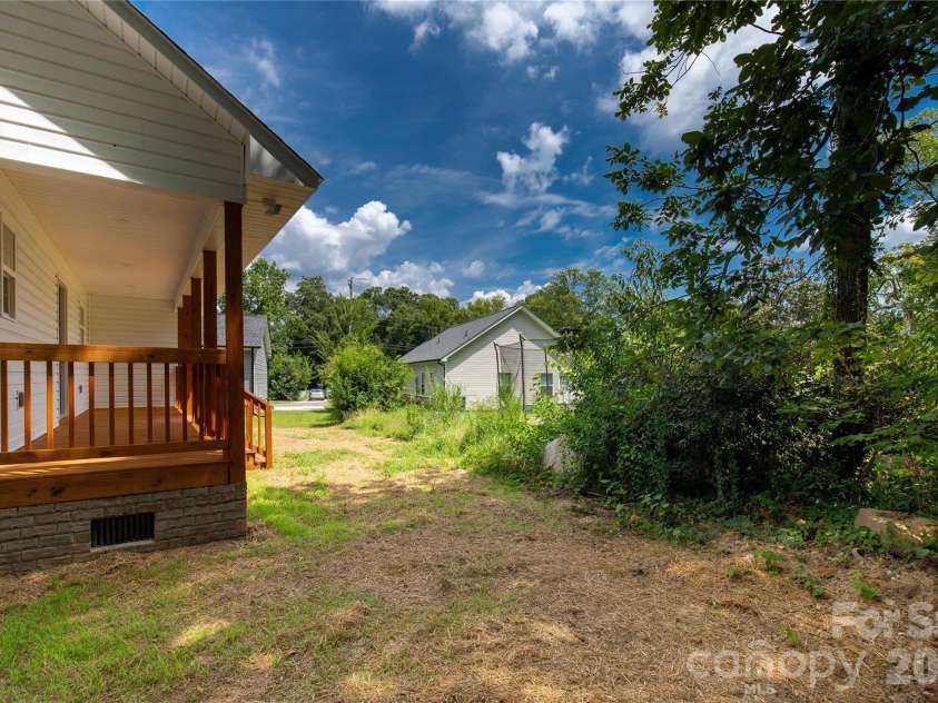 815 Spruce Street, Rock Hill, SC 29730.  MLS# CAR4416830, YatesRealty ID 45727. 