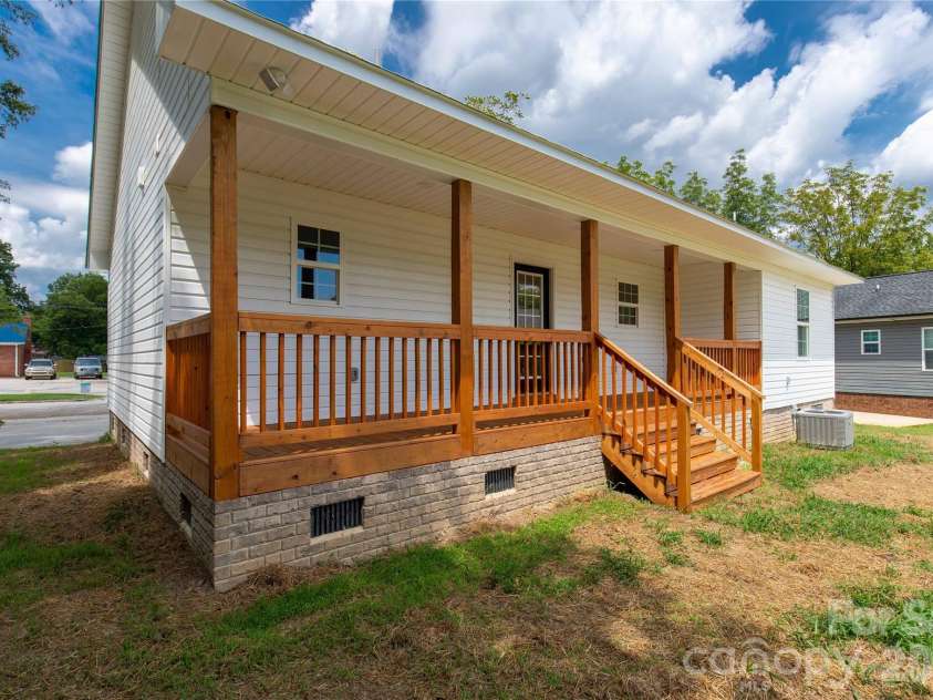 815 Spruce Street, Rock Hill, SC 29730.  MLS# CAR4416830, YatesRealty ID 45727. 