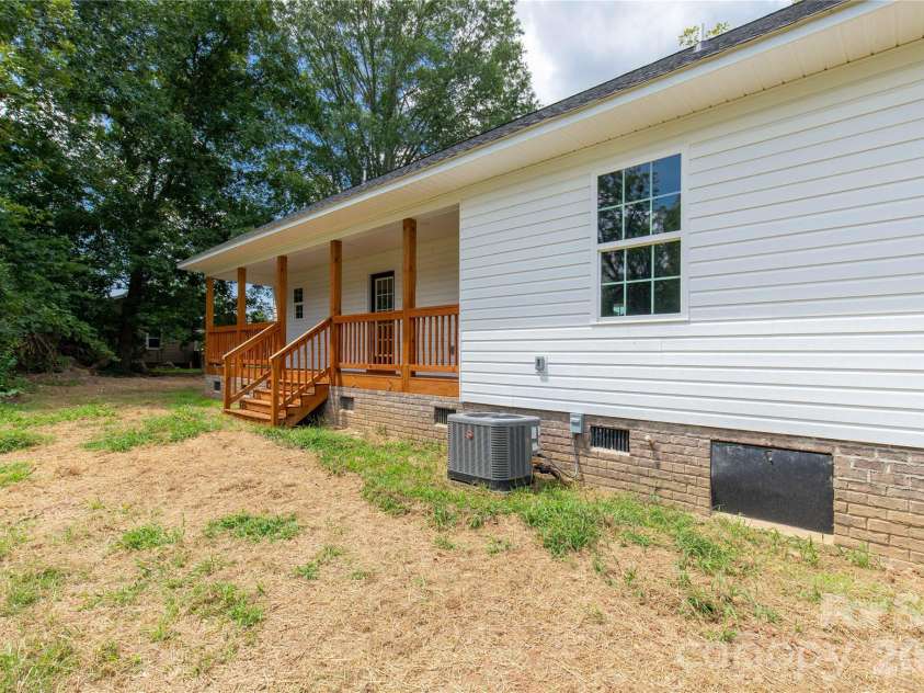 815 Spruce Street, Rock Hill, SC 29730.  MLS# CAR4416830, YatesRealty ID 45727. 