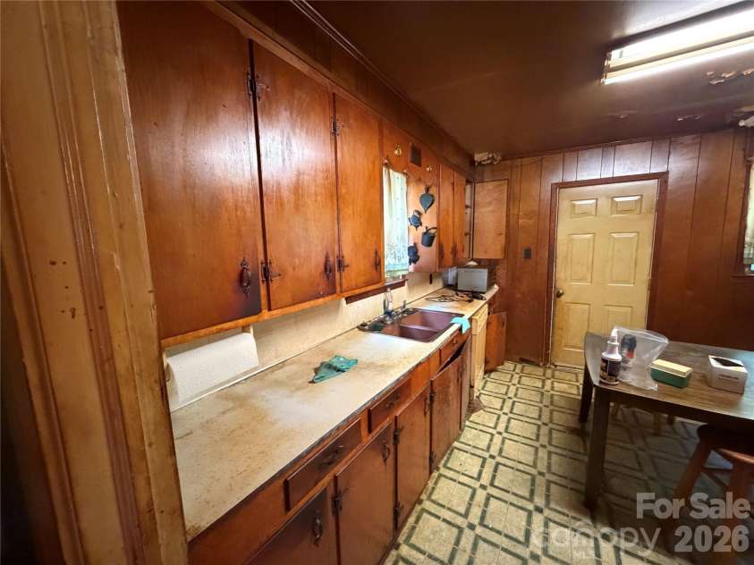 648 Flint Street, Rock Hill, SC 29730.  MLS# CAR4416674, YatesRealty ID 45729. 