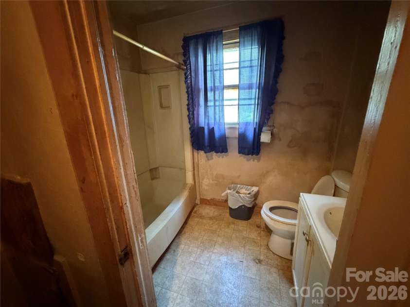 648 Flint Street, Rock Hill, SC 29730.  MLS# CAR4416674, YatesRealty ID 45729. 
