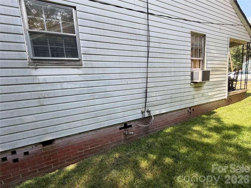 648 Flint Street, Rock Hill, SC 29730.  MLS# CAR4416674, YatesRealty ID 45729. 