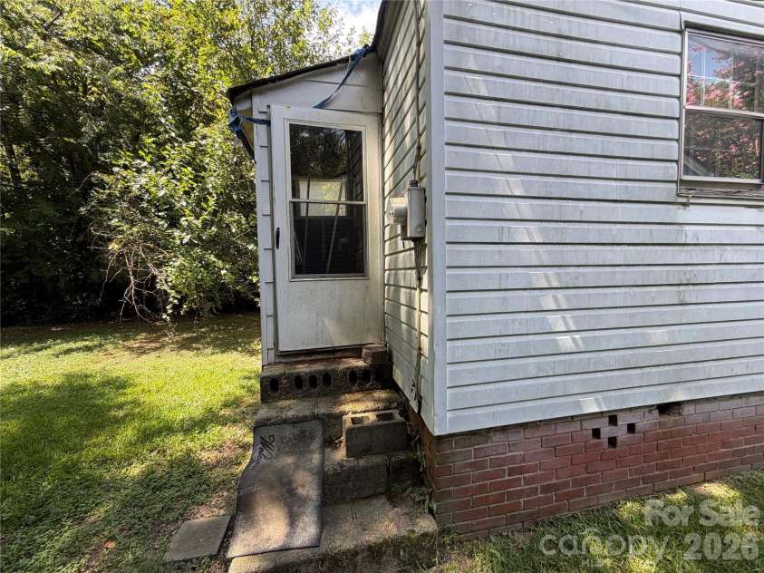 648 Flint Street, Rock Hill, SC 29730.  MLS# CAR4416674, YatesRealty ID 45729. 