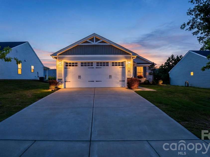 483 Grandiflora Avenue, Lancaster, SC 29720.  MLS# CAR4414289, YatesRealty ID 45730. 