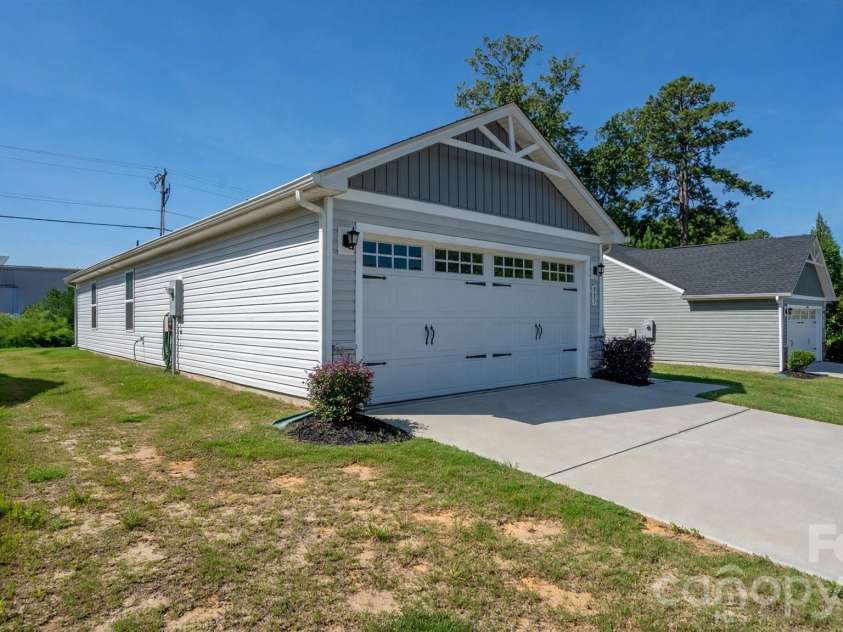 483 Grandiflora Avenue, Lancaster, SC 29720.  MLS# CAR4414289, YatesRealty ID 45730. 