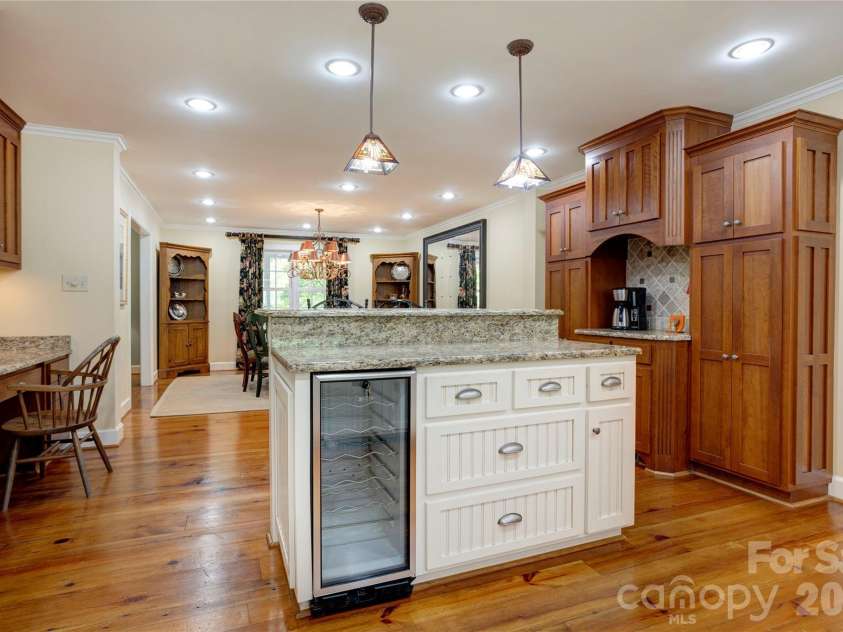 129 Overbrook Drive, Concord, NC 28025.  MLS# CAR4416139, YatesRealty ID 45731. Kitchen