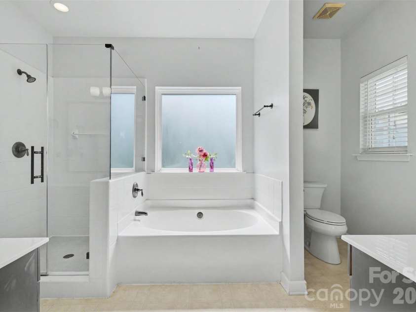 12034 Hampton Place Drive, Charlotte, NC 28269.  MLS# CAR4411824, YatesRealty ID 45733. 