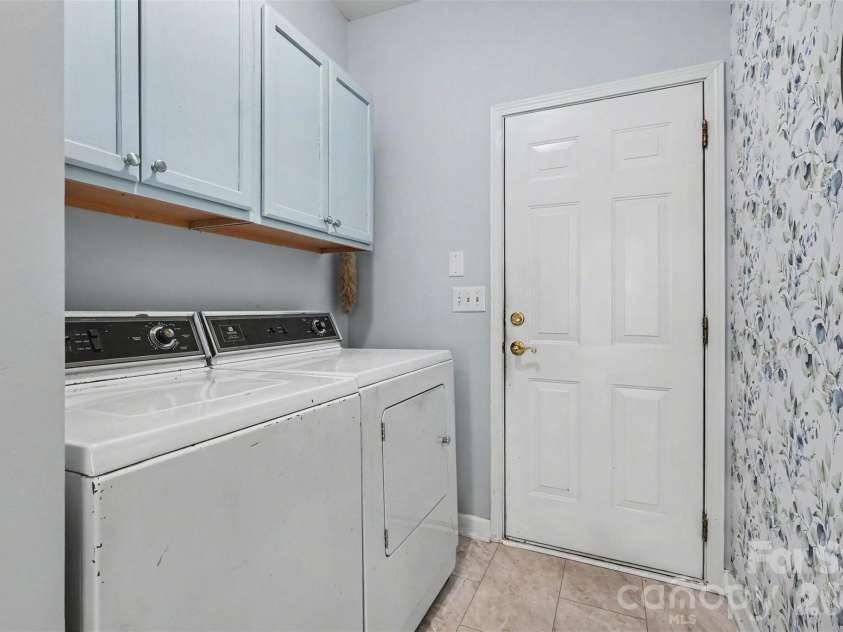 12034 Hampton Place Drive, Charlotte, NC 28269.  MLS# CAR4411824, YatesRealty ID 45733. 