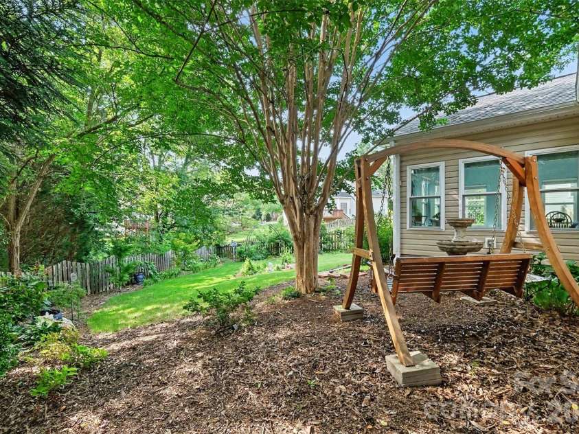 12034 Hampton Place Drive, Charlotte, NC 28269.  MLS# CAR4411824, YatesRealty ID 45733. 