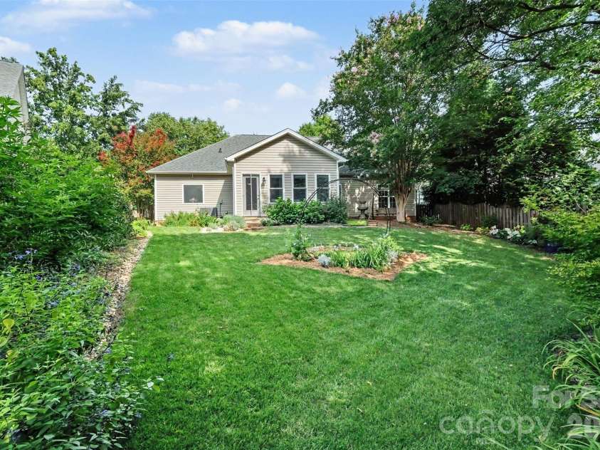 12034 Hampton Place Drive, Charlotte, NC 28269.  MLS# CAR4411824, YatesRealty ID 45733. 