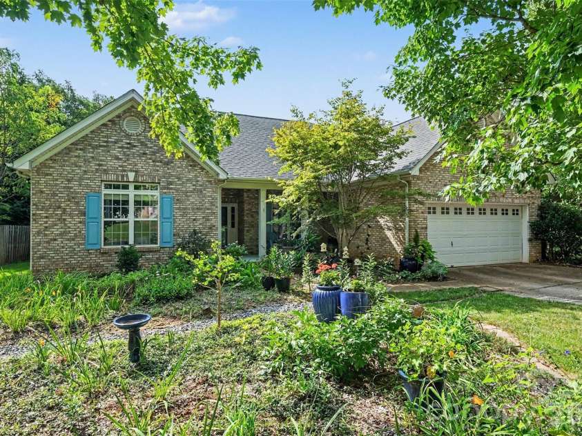12034 Hampton Place Drive, Charlotte, NC 28269.  MLS# CAR4411824, YatesRealty ID 45733. 