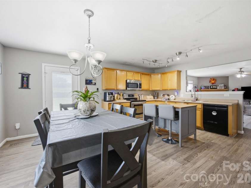 1106 Rainier Lane, Gastonia, NC 28052.  MLS# CAR4416403, YatesRealty ID 45738. Breakfast Area in Kitchen