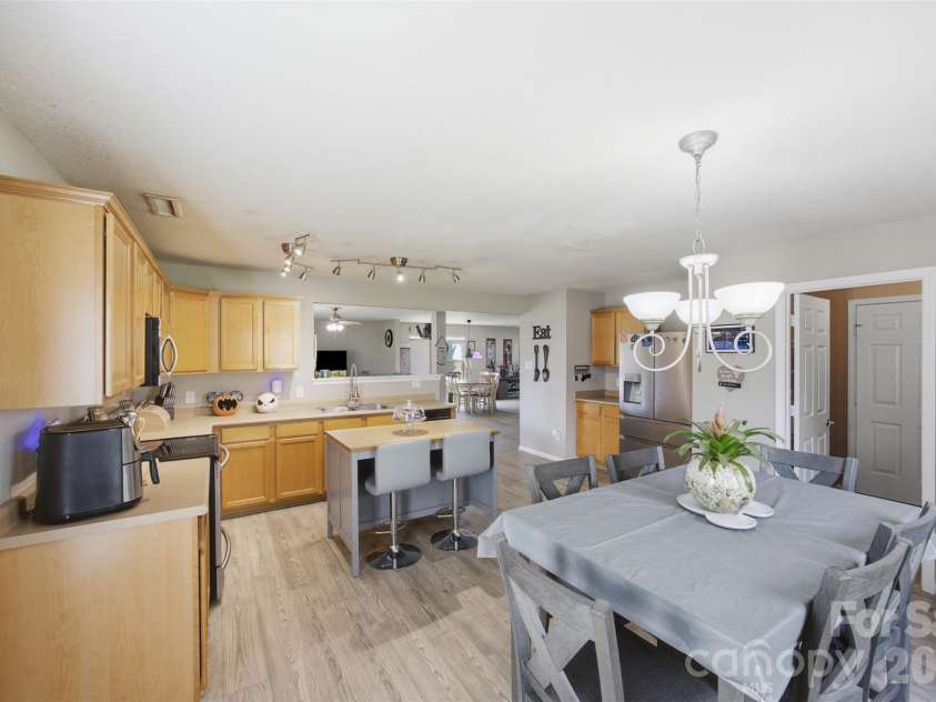 1106 Rainier Lane, Gastonia, NC 28052.  MLS# CAR4416403, YatesRealty ID 45738. Breakfast Area in Kitchen