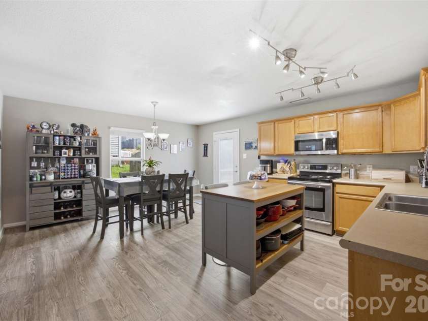 1106 Rainier Lane, Gastonia, NC 28052.  MLS# CAR4416403, YatesRealty ID 45738. Kitchen