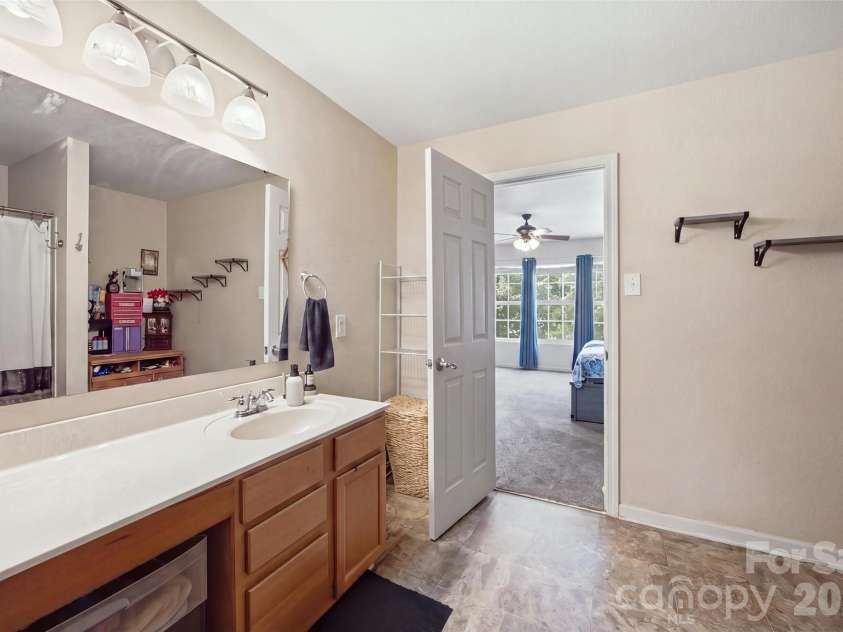 1106 Rainier Lane, Gastonia, NC 28052.  MLS# CAR4416403, YatesRealty ID 45738. Primary En Suite