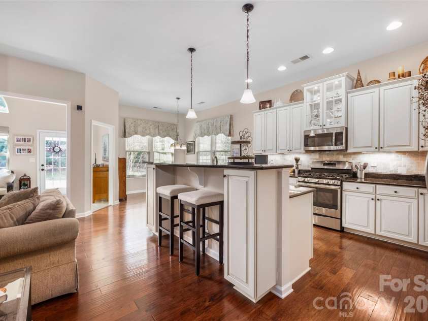 11422 Warfield Avenue, Huntersville, NC 28078.  MLS# CAR4355080, YatesRealty ID 4574. 