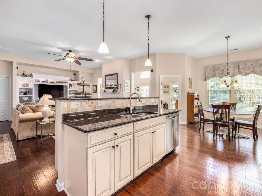 11422 Warfield Avenue, Huntersville, NC 28078.  MLS# CAR4355080, YatesRealty ID 4574. 