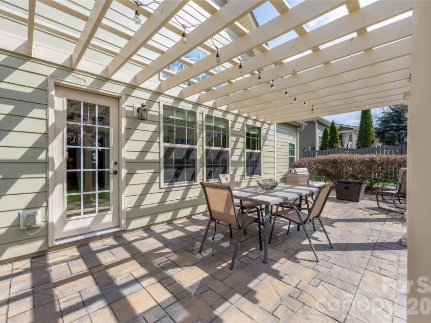 11422 Warfield Avenue, Huntersville, NC 28078.  MLS# CAR4355080, YatesRealty ID 4574. 