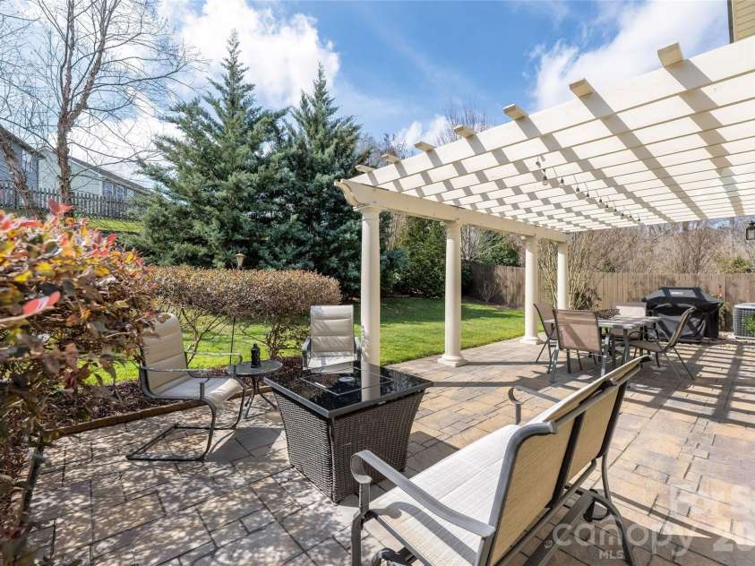 11422 Warfield Avenue, Huntersville, NC 28078.  MLS# CAR4355080, YatesRealty ID 4574. 