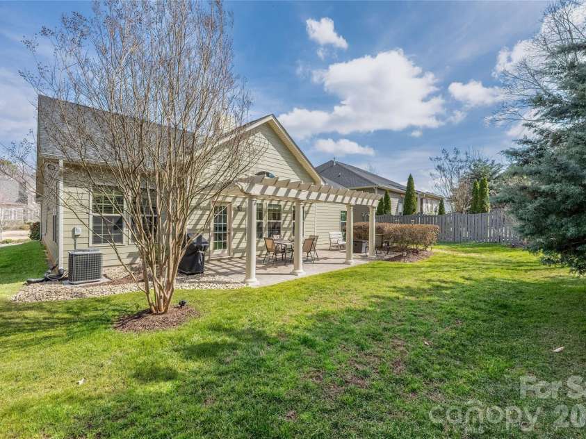 11422 Warfield Avenue, Huntersville, NC 28078.  MLS# CAR4355080, YatesRealty ID 4574. 